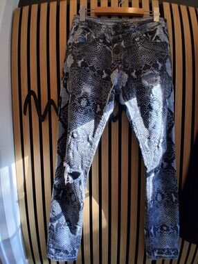 Distressed Snake-Print Women’s Jeans - Black/blue
